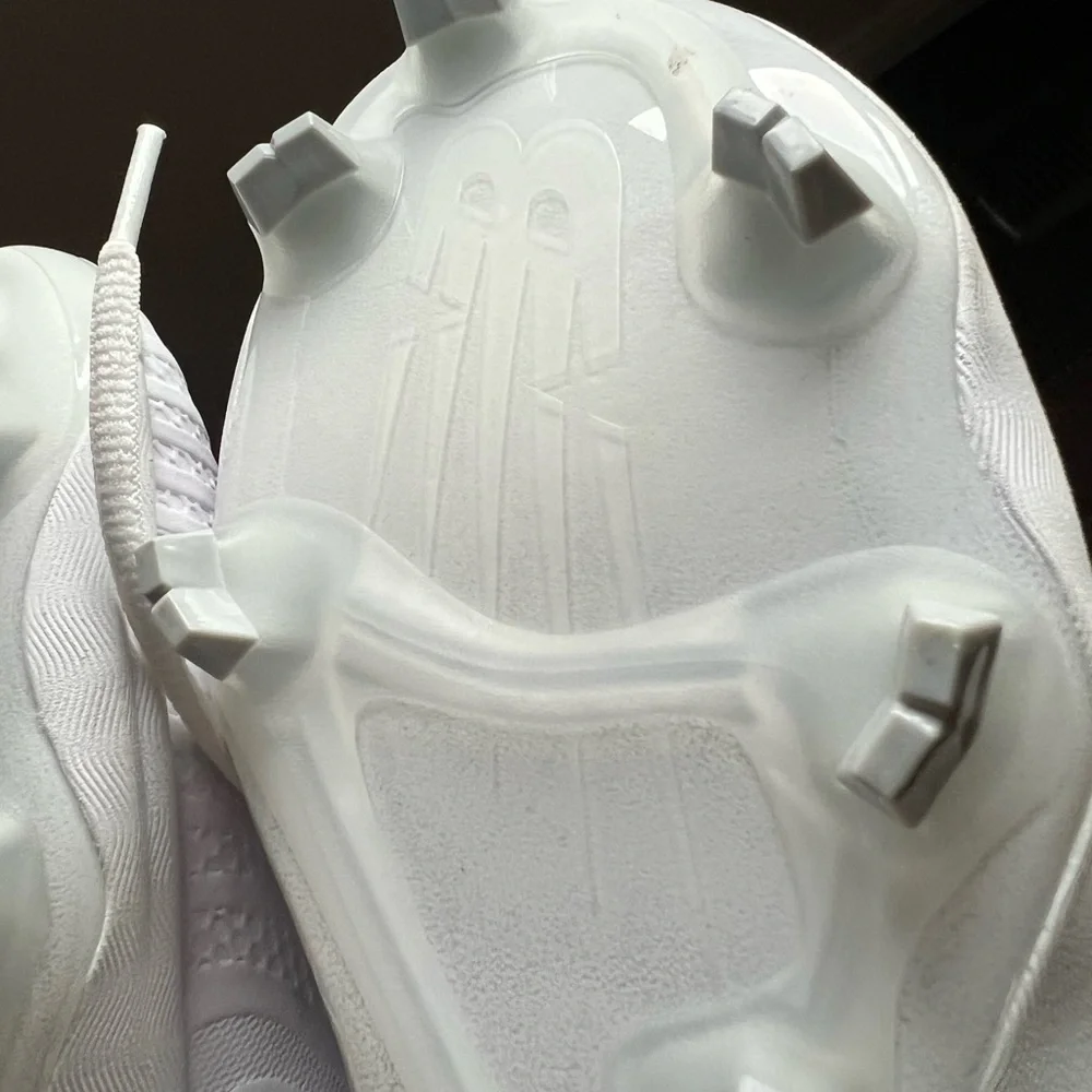 New Balance Softball Baseball molded cleats W8 or M6.5